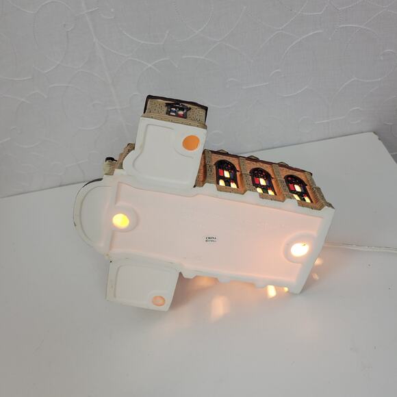 Santa's Workbench Classic Porcelain Lighted House St Mary's Cathedral 479-3998 - Picture 7 of 16